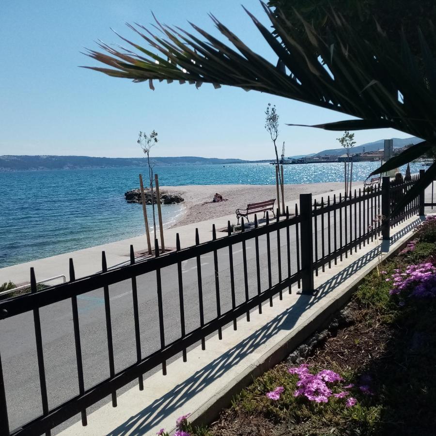 Apartman Figaro Pogled Od Milijun Dolara, 2 Tusa, 2 Wc Kaštela Exteriör bild