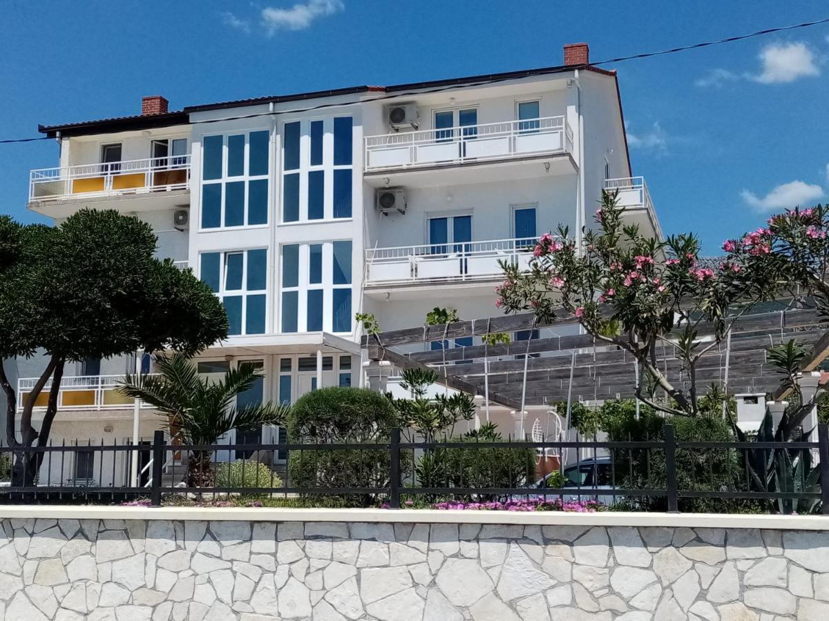 Apartman Figaro Pogled Od Milijun Dolara, 2 Tusa, 2 Wc Kaštela Exteriör bild