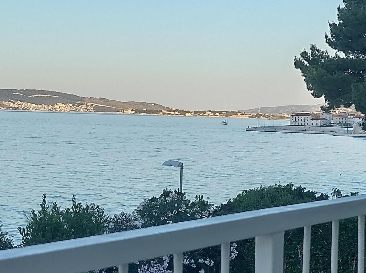 Apartman Figaro Pogled Od Milijun Dolara, 2 Tusa, 2 Wc Kaštela Exteriör bild