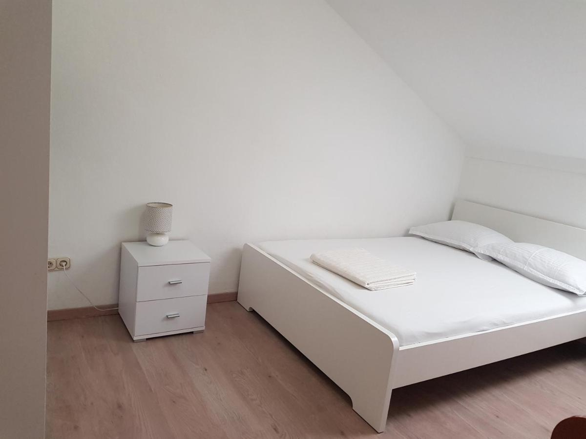 Apartman Figaro Pogled Od Milijun Dolara, 2 Tusa, 2 Wc Kaštela Exteriör bild