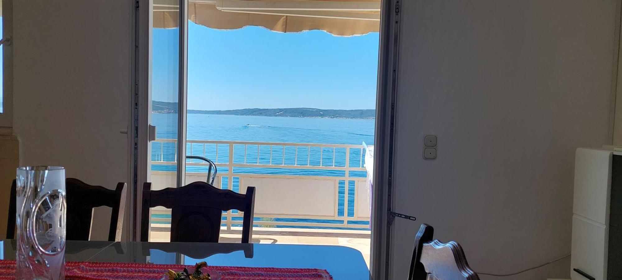 Apartman Figaro Pogled Od Milijun Dolara, 2 Tusa, 2 Wc Kaštela Exteriör bild